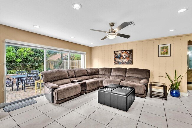 Building Photo - 16408 Sapphire Pl