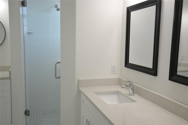 Building Photo - 5728 Biscayne Ct