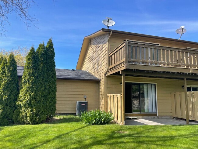 Building Photo - Amity