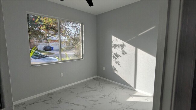 Building Photo - 826 Middleton Dr SW