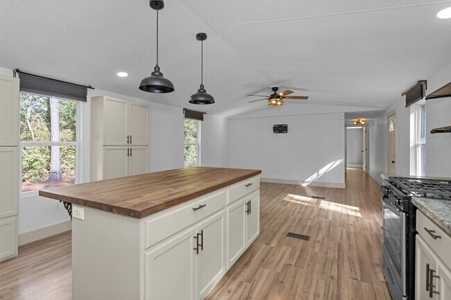 Building Photo - 5500 Penny Rd