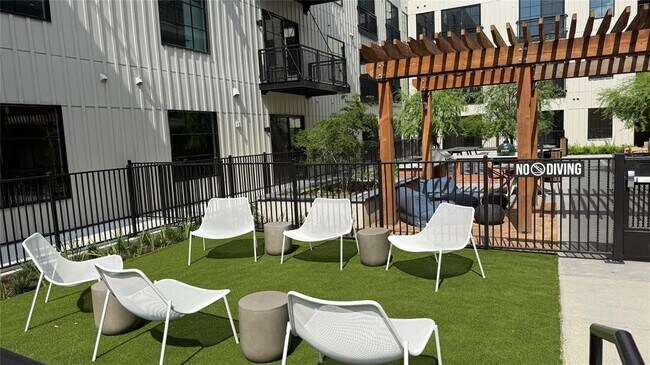 Building Photo - 4315 S Congress Ave