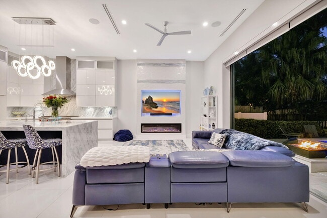 Building Photo - 334 Isle of Capri Dr