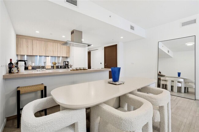 Building Photo - 1000 Brickell Plaza