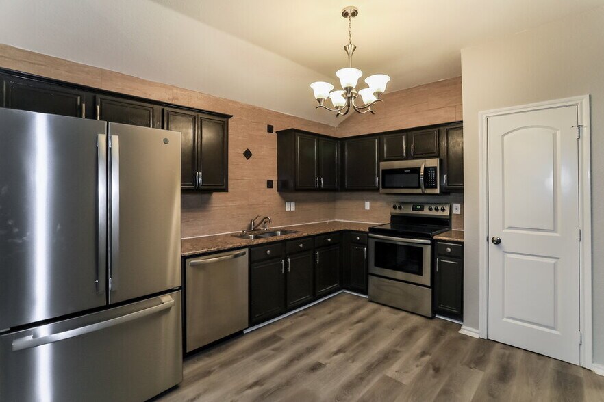 Building Photo - 3016 Casa Bella Dr