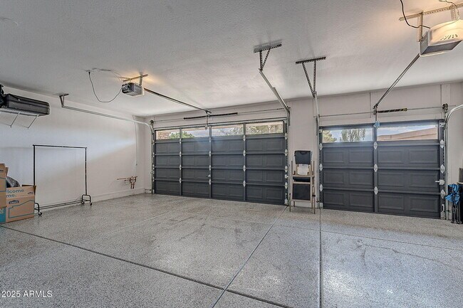 Building Photo - 194 W Sunburst Ln