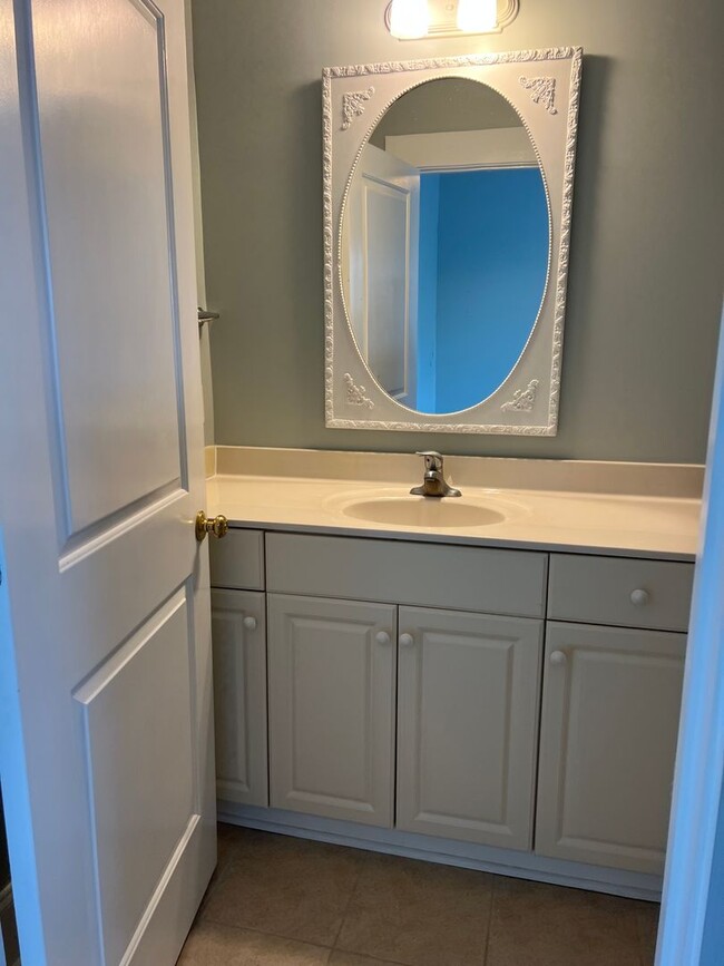 Building Photo - Carolina Beach - One Bedroom Studio/Room -...