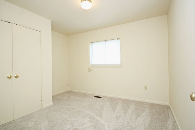 Building Photo - Student-Friendly Home, Minutes From The Da...