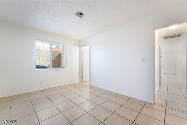 Building Photo - 1801 Evelyn Ave