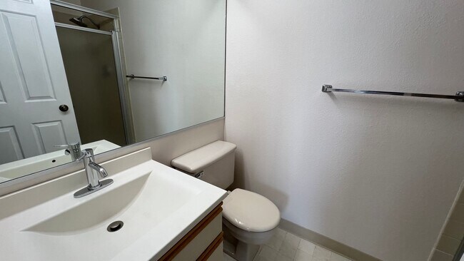 Building Photo - Lake Hood views!  (2) Bed / (2) Bath Condo...