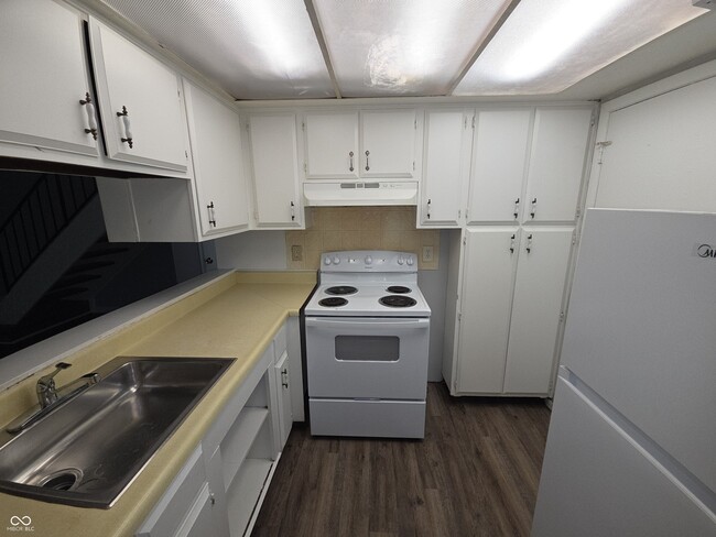Building Photo - 3266 Lupine Dr