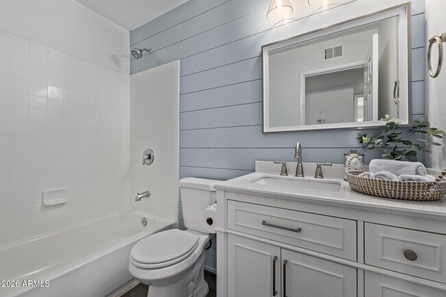 Building Photo - 424 E Fillmore St