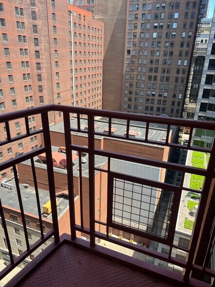 Building Photo - 208 W Washington St