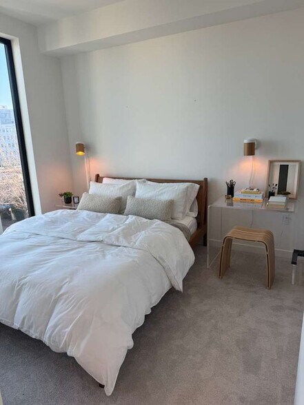 Building Photo - 395 6th St