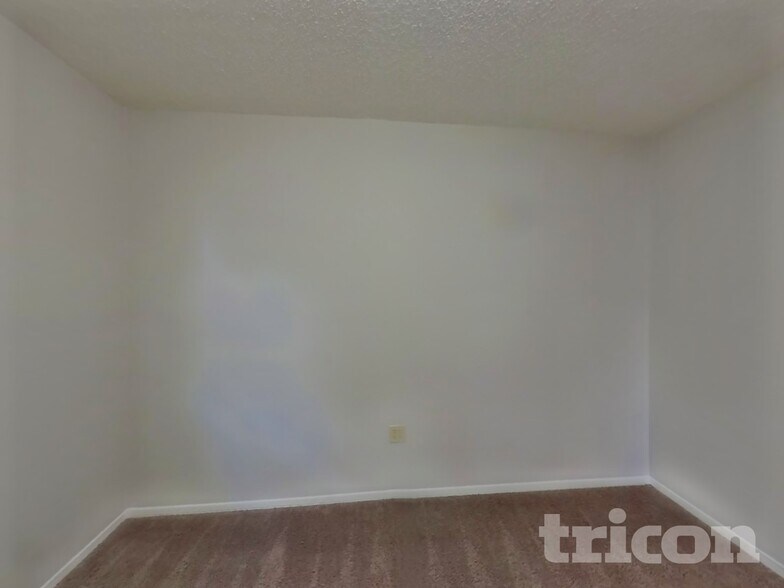 Building Photo - 635 Charles Pinckney St