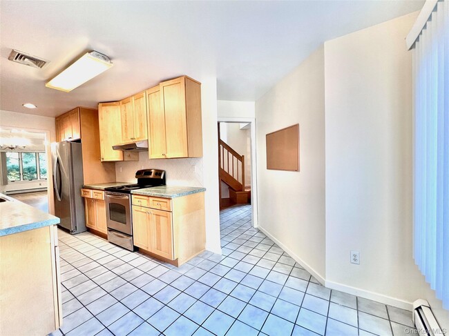 Building Photo - 15 Evon Ct