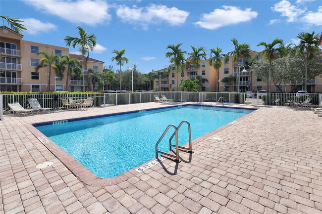 Building Photo - 529 E Sheridan St