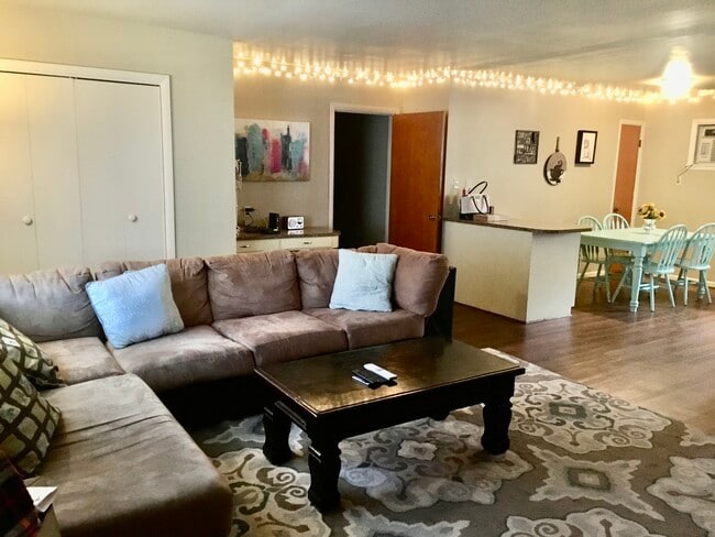 Building Photo - 217 Mitchell St