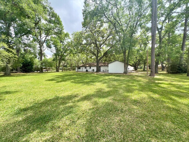 Building Photo - 701 Cannan Dr