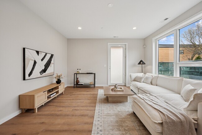 Building Photo - Forest Park - New Construction Luxury Townhomes!