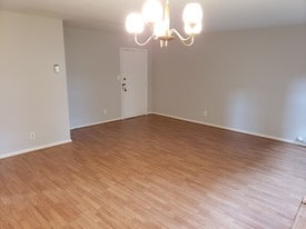 Building Photo - 13765 Cedar Rd