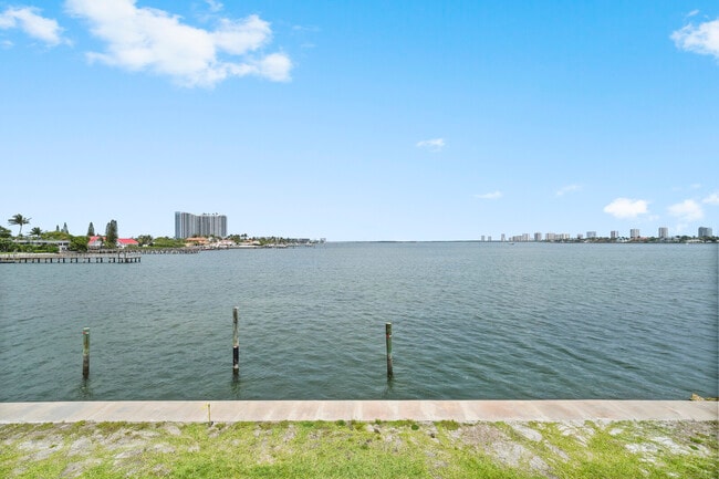 Building Photo - 400 Wilma Cir