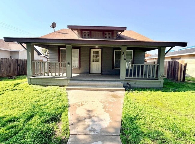 Building Photo - 341 N D St