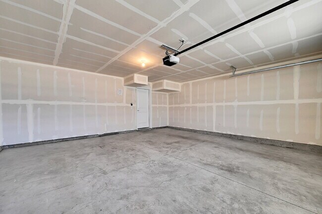 Building Photo - $2,650 - 4 bed, 3.5 bath updated home in C...