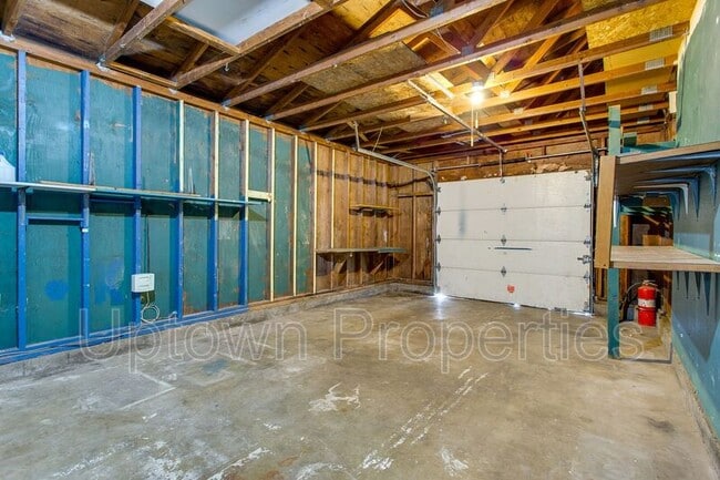 Building Photo - 8045 SW Thorn St