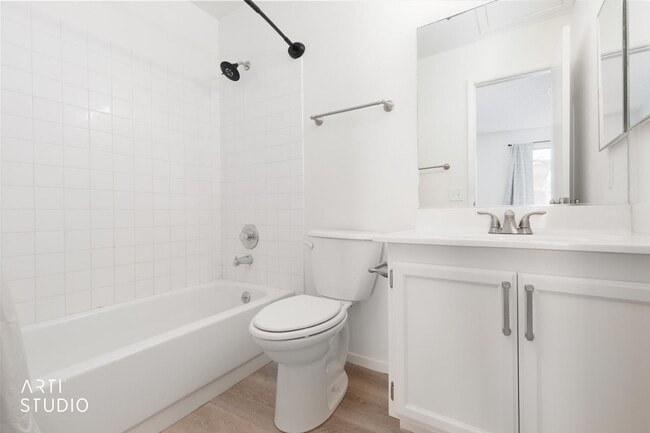 Building Photo - Beautiful upstairs 2-bedroom, 2-bathroom apartment