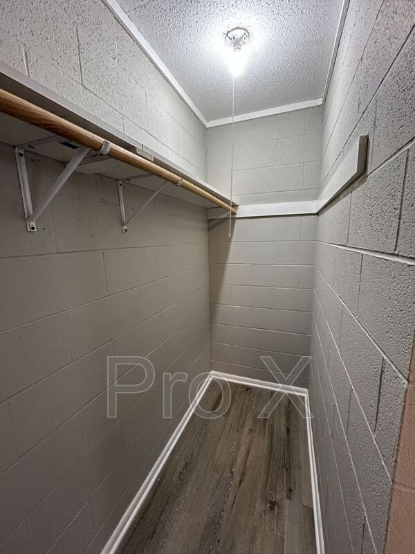 Building Photo - 1411 S Broadway St