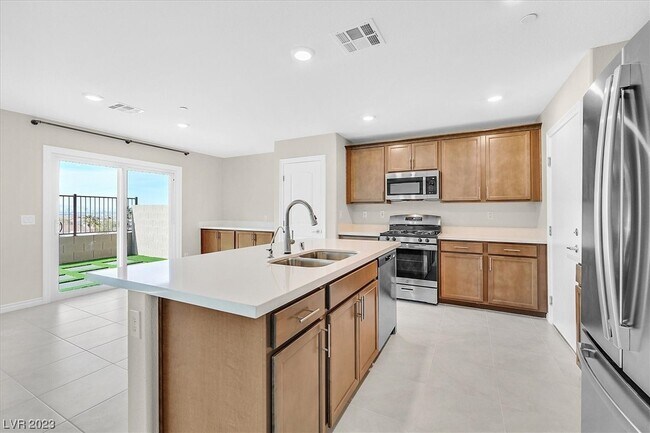 Building Photo - 372 Rosefinch St