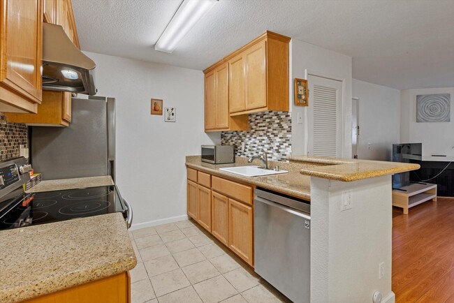 Building Photo - 2702 Somerset Park Cir