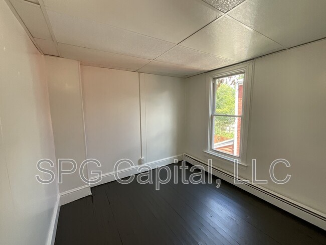 Building Photo - 141 Stevens Ave