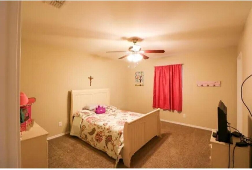 Building Photo - 9916 Natalia Dr