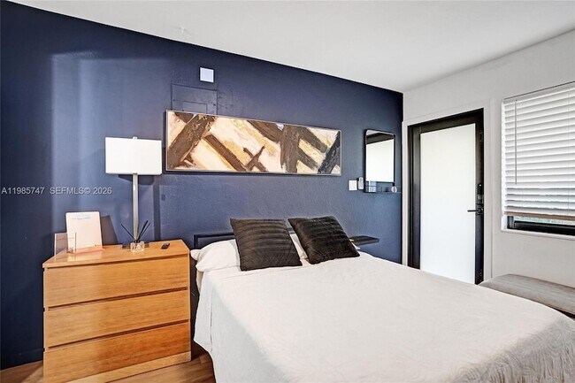 Building Photo - 754 NE 40th St