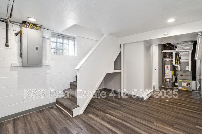 Building Photo - 1344 Fallowfield Ave