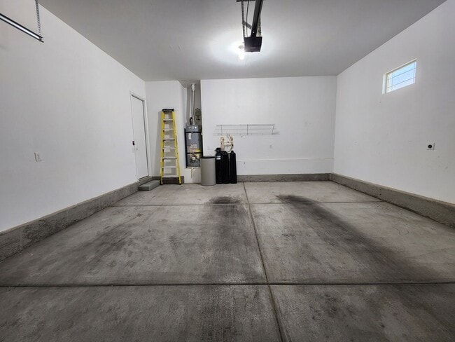 Building Photo - Guard-Gated Cadence | 2 Bed Single-Story Home in 55+ Community | WiFi Included