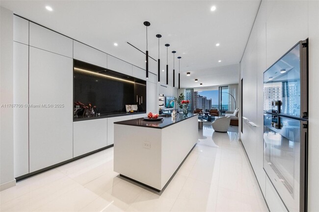 Building Photo - 300 Biscayne Blvd Way