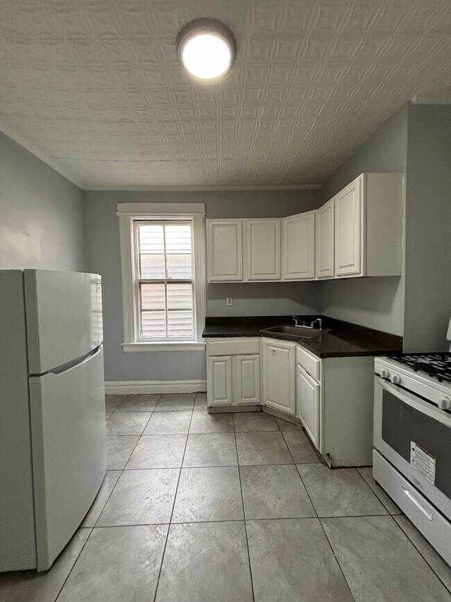 Building Photo - 591 15th Ave