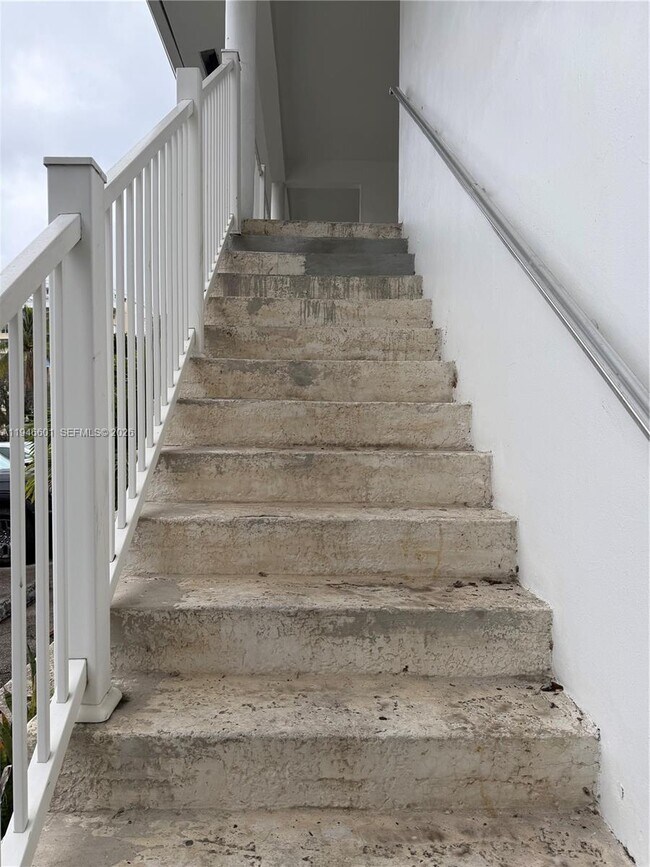 Building Photo - 3212 NE 10th St