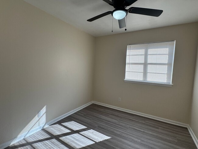 Building Photo - 2328 NW 46th- AVAILABLE NOW!