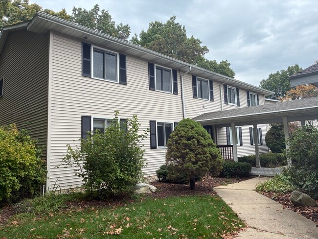 Primary Photo - 6495 Bella Vista Dr NE