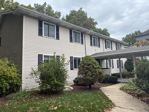 Building Photo - 6495 Bella Vista Dr NE