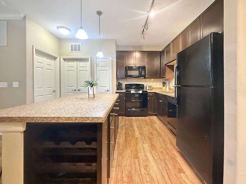 Building Photo - 1770 Bearberry Cir