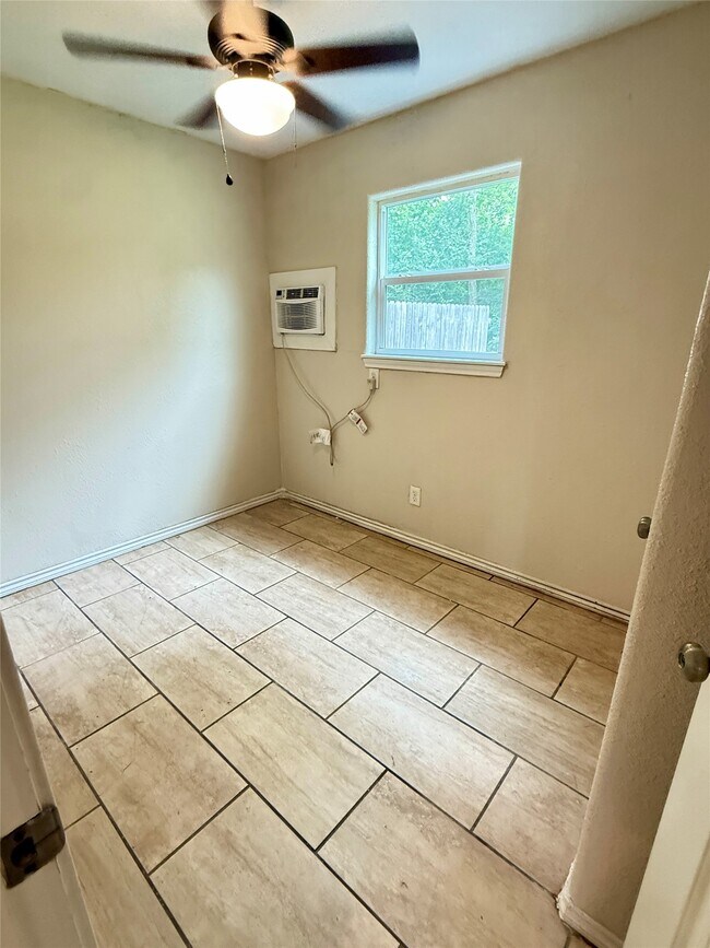 Building Photo - 17433 Cr-945