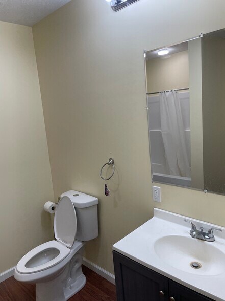 Building Photo - 1909 Greenbush St