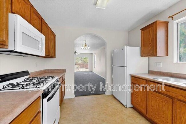Building Photo - 3408 Elder Meadows Dr NE