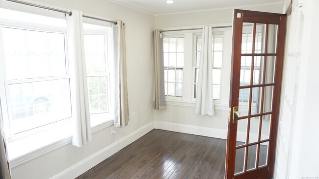 Building Photo - 314 Judson Pl