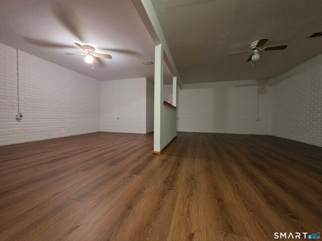 Building Photo - 19 Twin Oaks